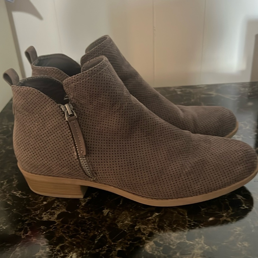 Universal Thread ankle boots size 11